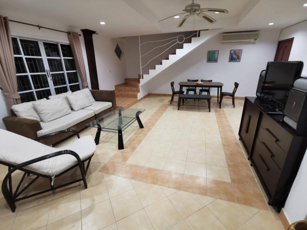 Kartar Pool Villa *
